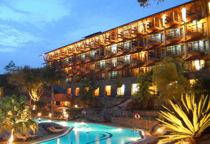 Earl’s Regency Hotel